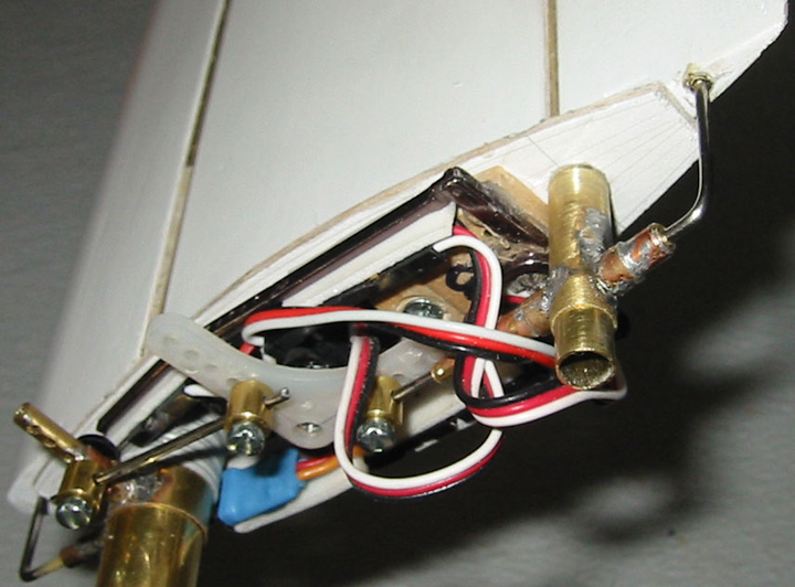 Commutator connectors close